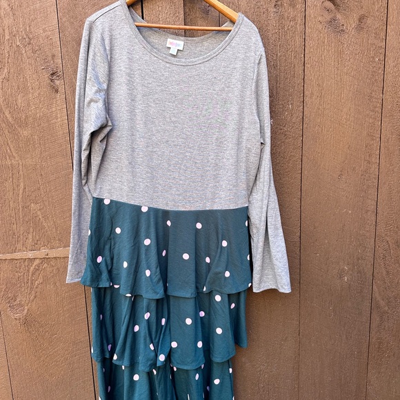 Cute Frilly Polka Dot Lularoe RARE 2x Long Sleeve - Picture 1 of 3